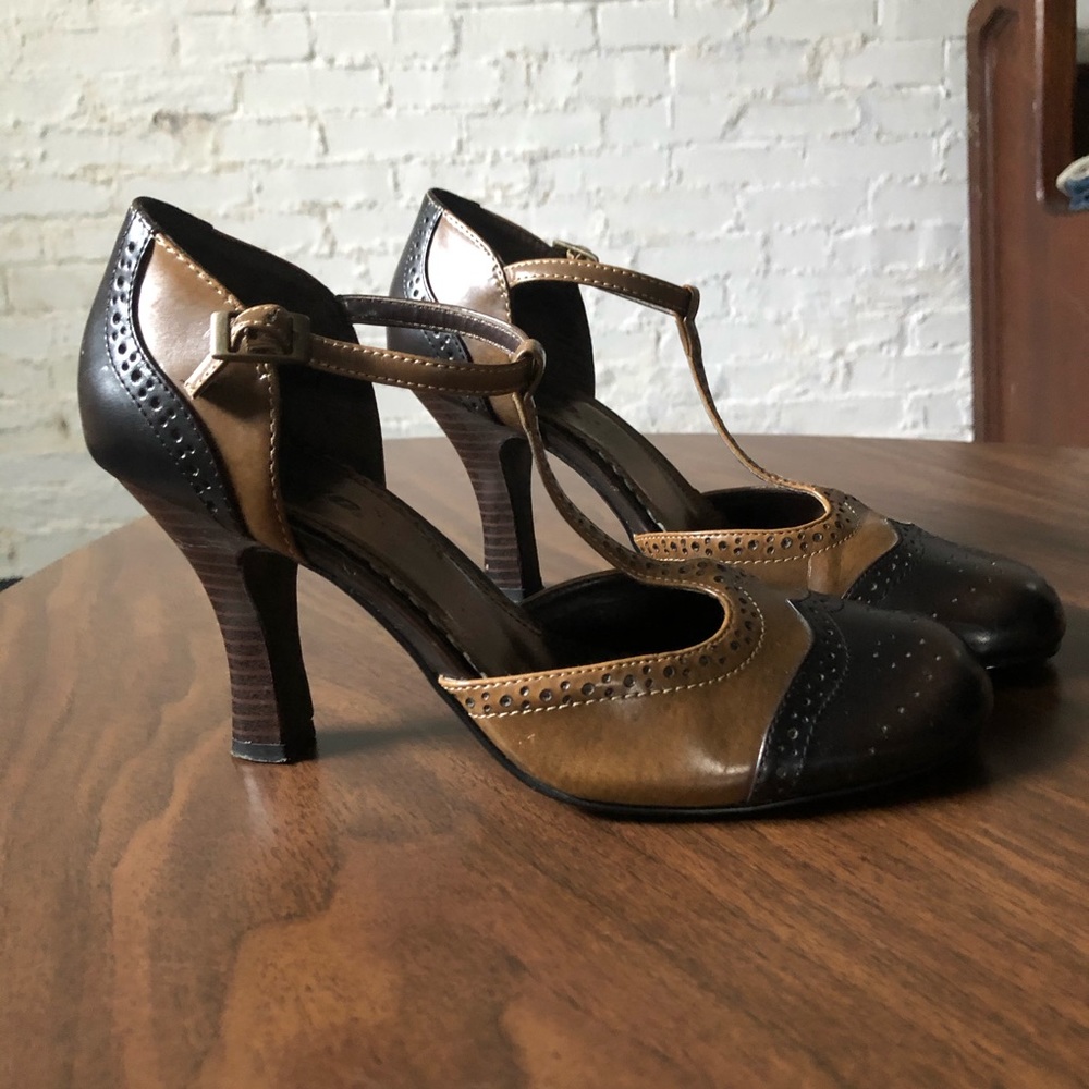 Bongo Brown Vintage Style T-Strap Heels